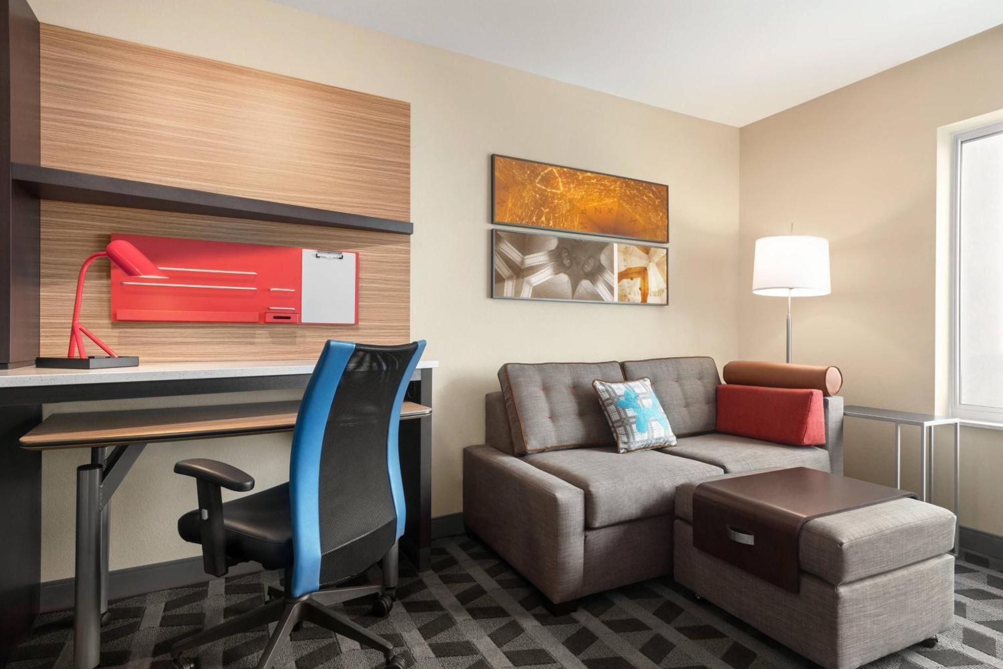 Towneplace Suites By Marriott Janesville Exterior photo